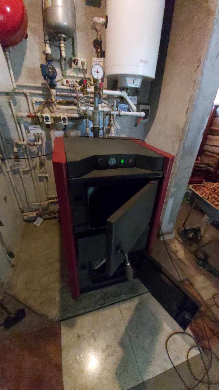 Vand  centrală astra g40mes 40kw cu ce se vede coș boiler