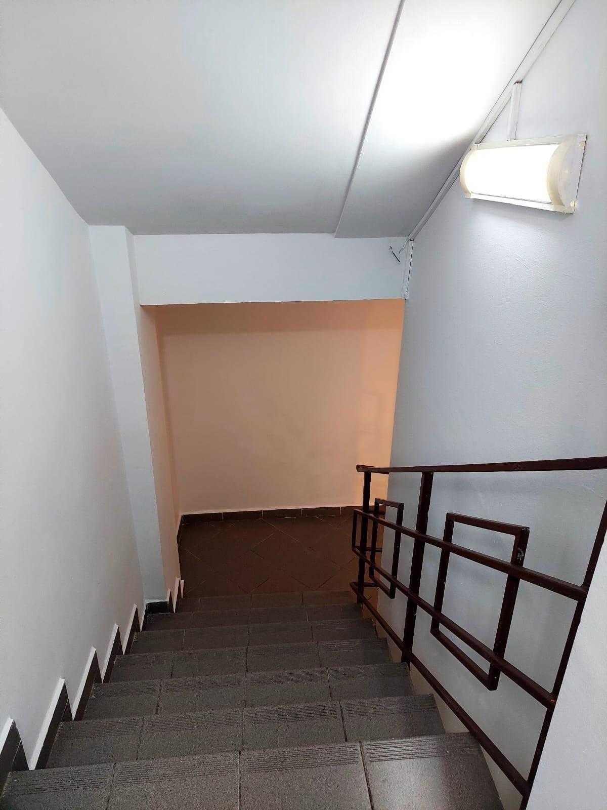 Inchiriez spatiu comercial 100 mp utili