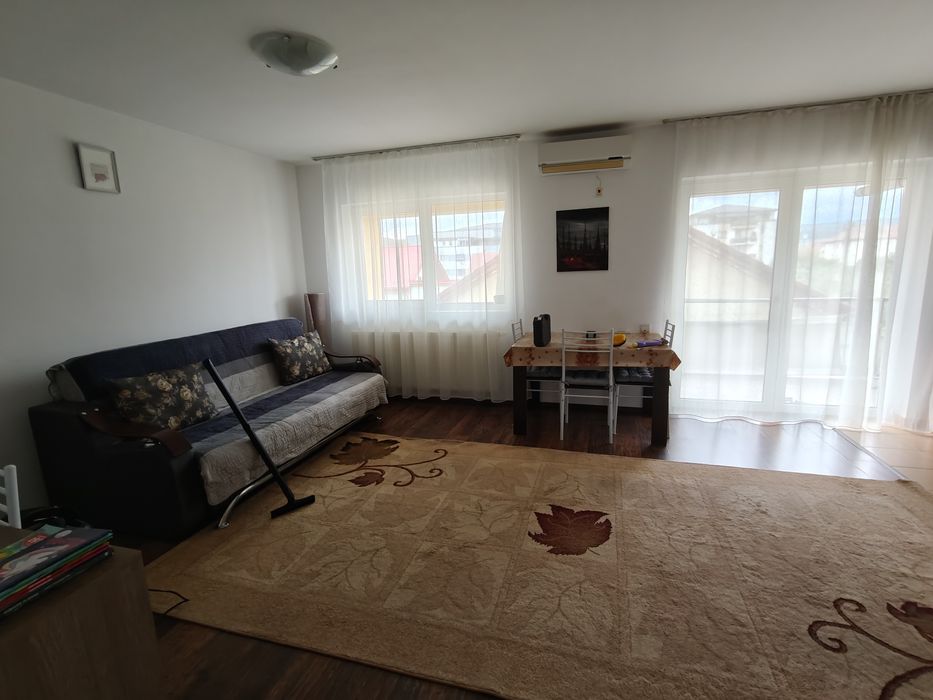 Dau in chirie apartament living open-space plus dormitor