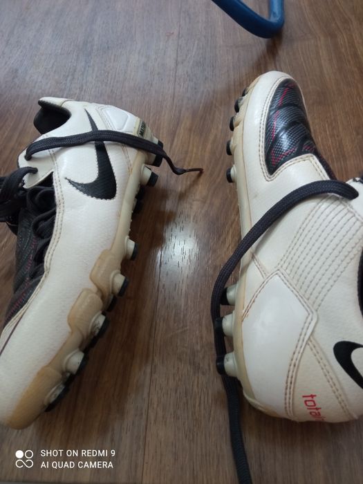 Vând ghete fotbal Nike Totalninety mărimea 32!