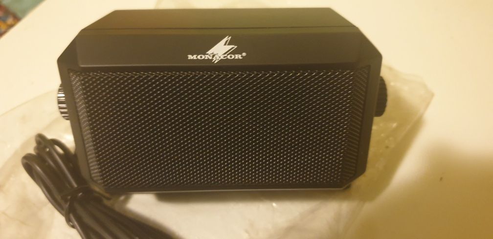 Monacor Extension speaker, 5 W, 6 Ω
4 Ω or 8 Ω operation
Black plastic