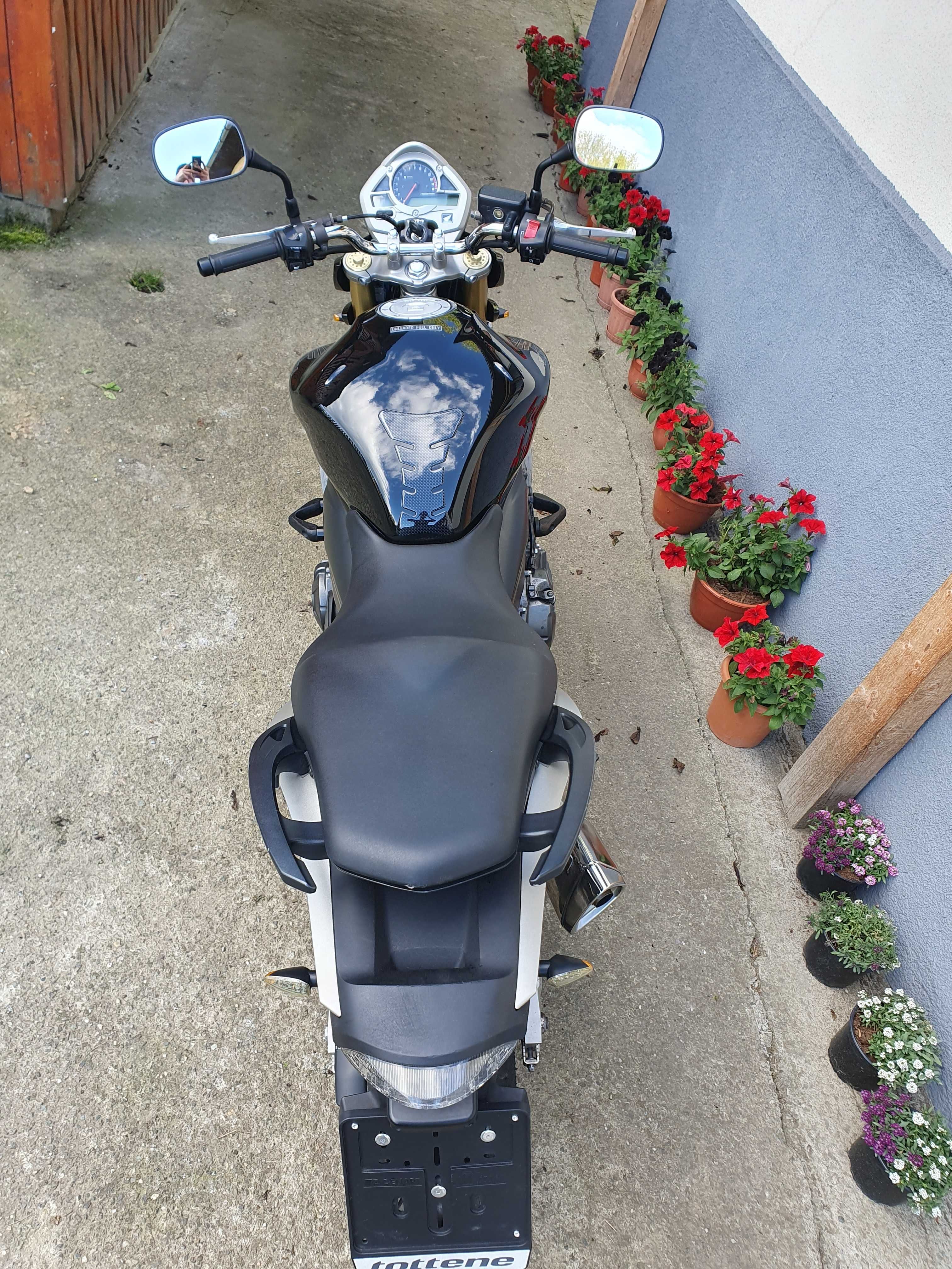 Vând Honda Hornet pc41.( nu ktm yamaha kawasaki suzuki)
