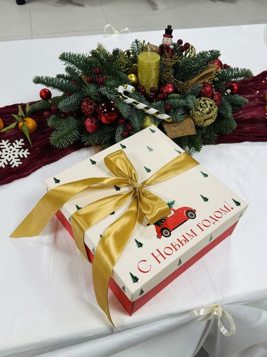 Новогодний подарочный бокс