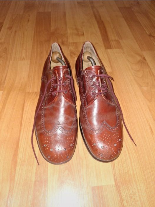 Pantofi din piele, Gloria