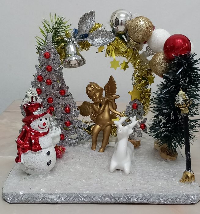 Vand ornamente lucrate manual