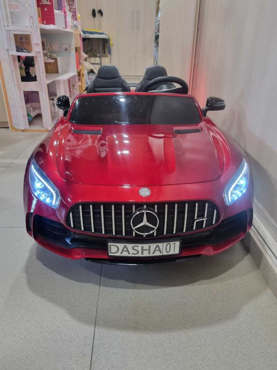 Машинка Mersedes Benz красная