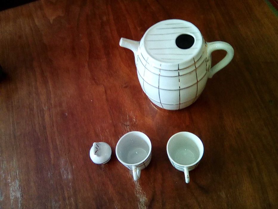 готварско чукче метално за начукване на месо; прибори; каничка и чаши