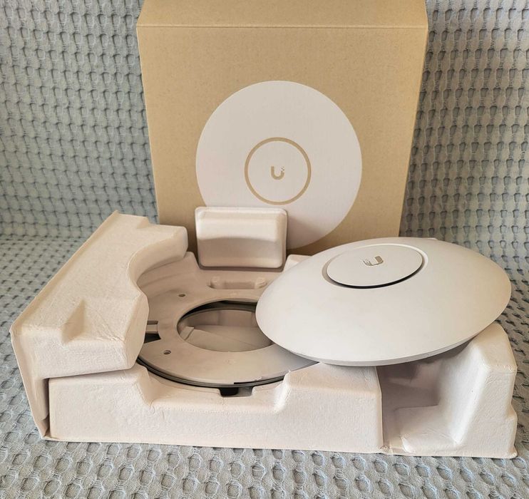 Access Point Ubiquiti UniFi UAP-AC-PRO, Wi-Fi 2,4 GHz & 5 GHz - no POE