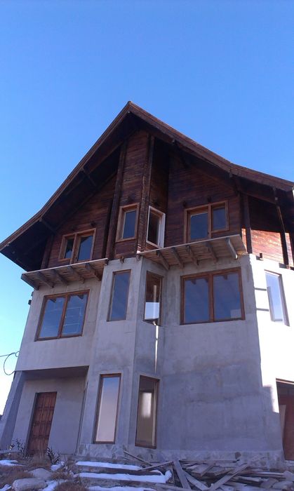 Vând cabană Rânca