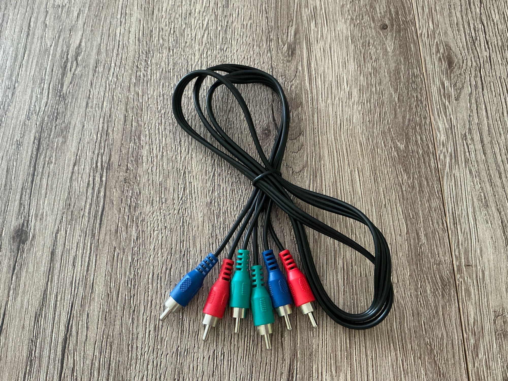 Видео кабел RGB към RGB