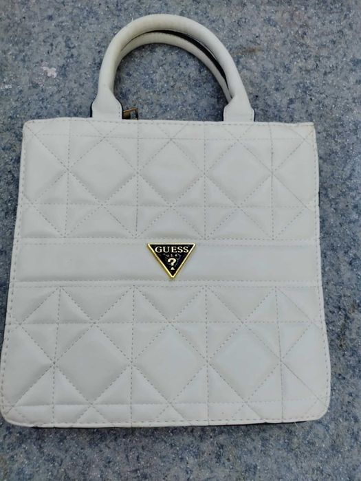 Poseta Dama eleganta Guess