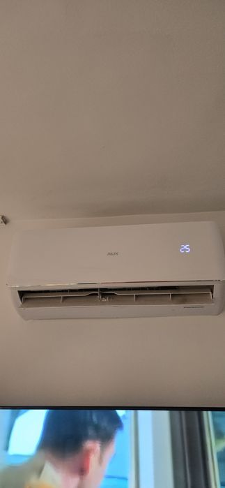 Продавам климатик 12-ка марка AUX