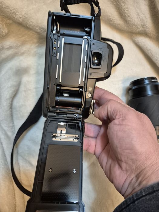 SLR Pentax Z10 cu doua obiective