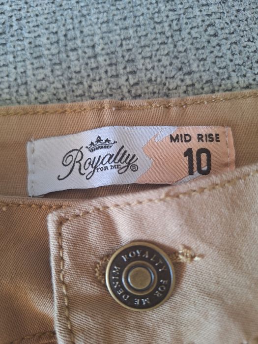 Панталон цвят каки