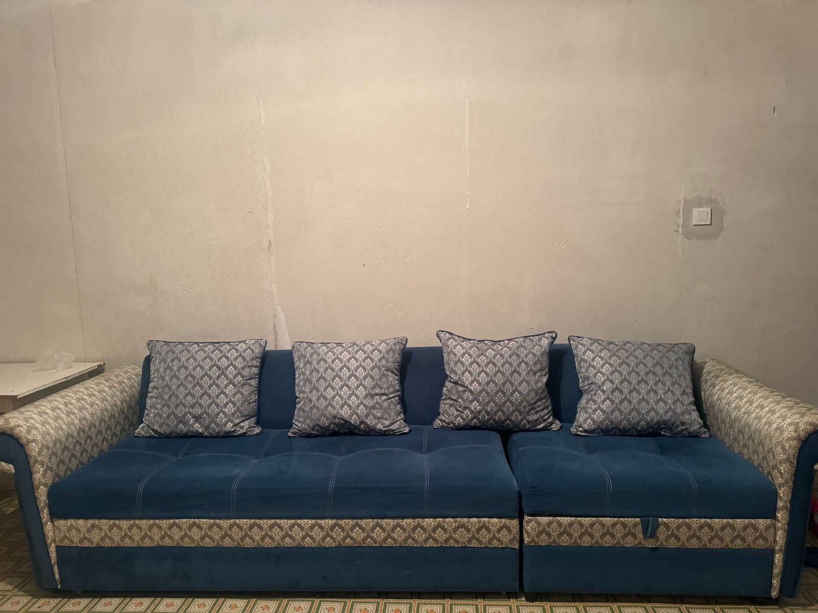 Срочно продам диван. 3 м. В Отличном состоение