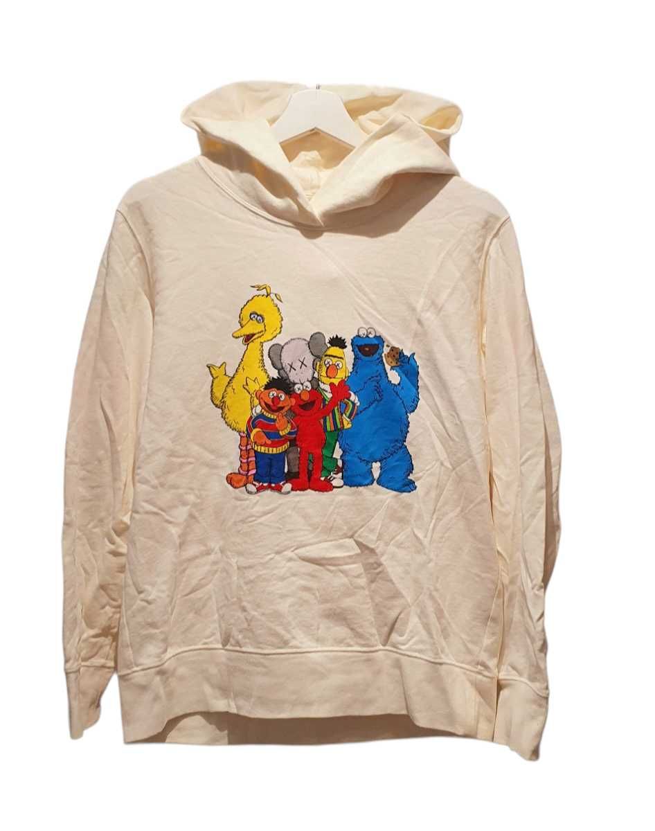 Оригинален KAWS X Uniqlo суичър