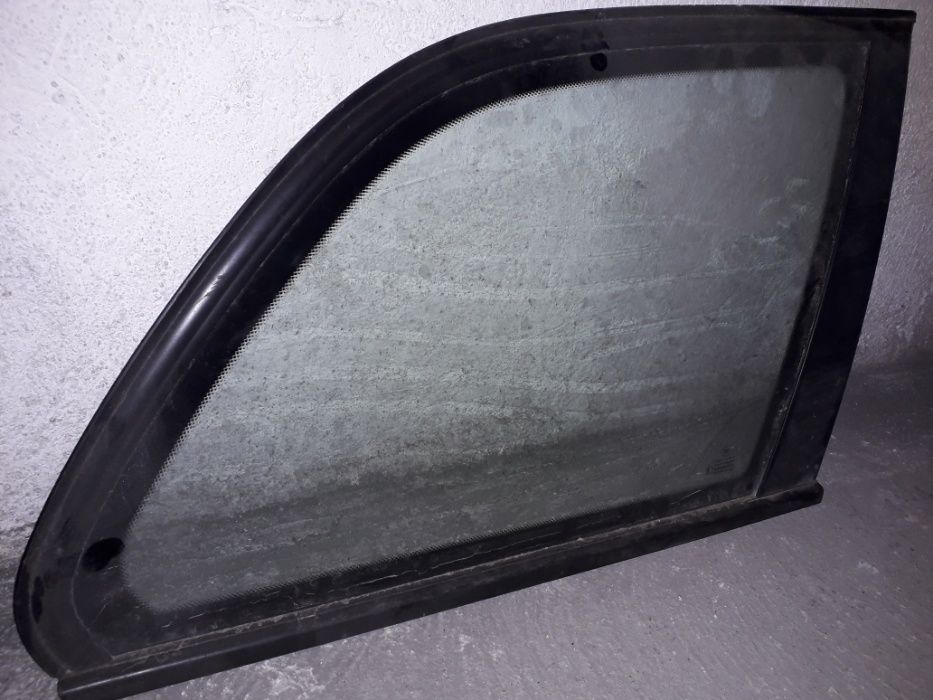 Стъкло задно дясно над панела за Е46 комби