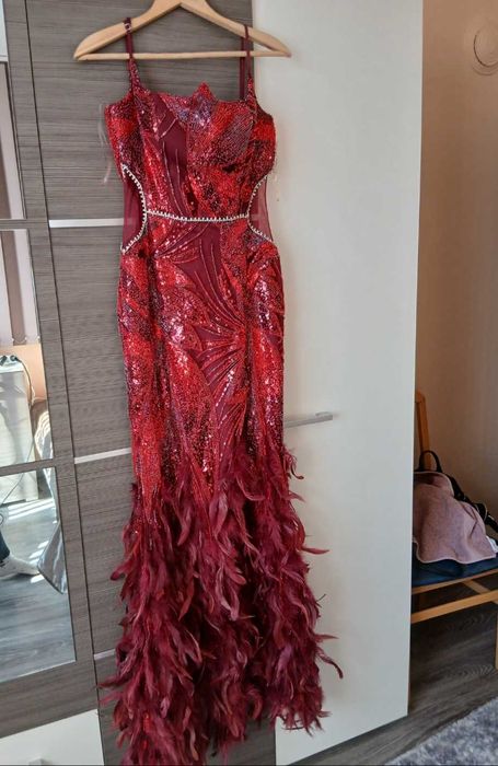 Официална/Бална рокля с пера