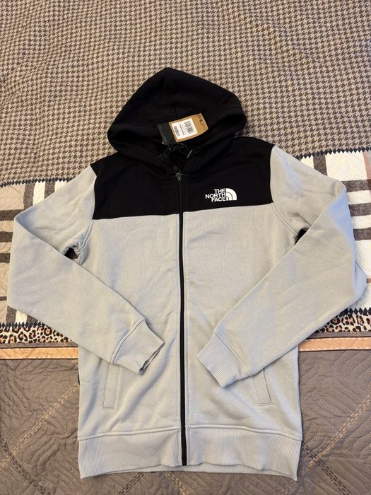 Vand bluza The North Face,cu eticheta