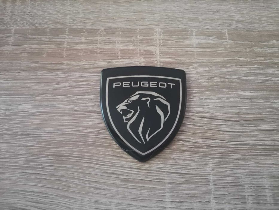черна метална емблема Peugeot среден размер