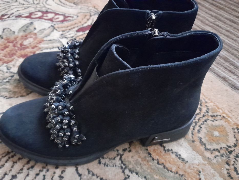 Vând ghete dama negre Jose Simon mărimea 39