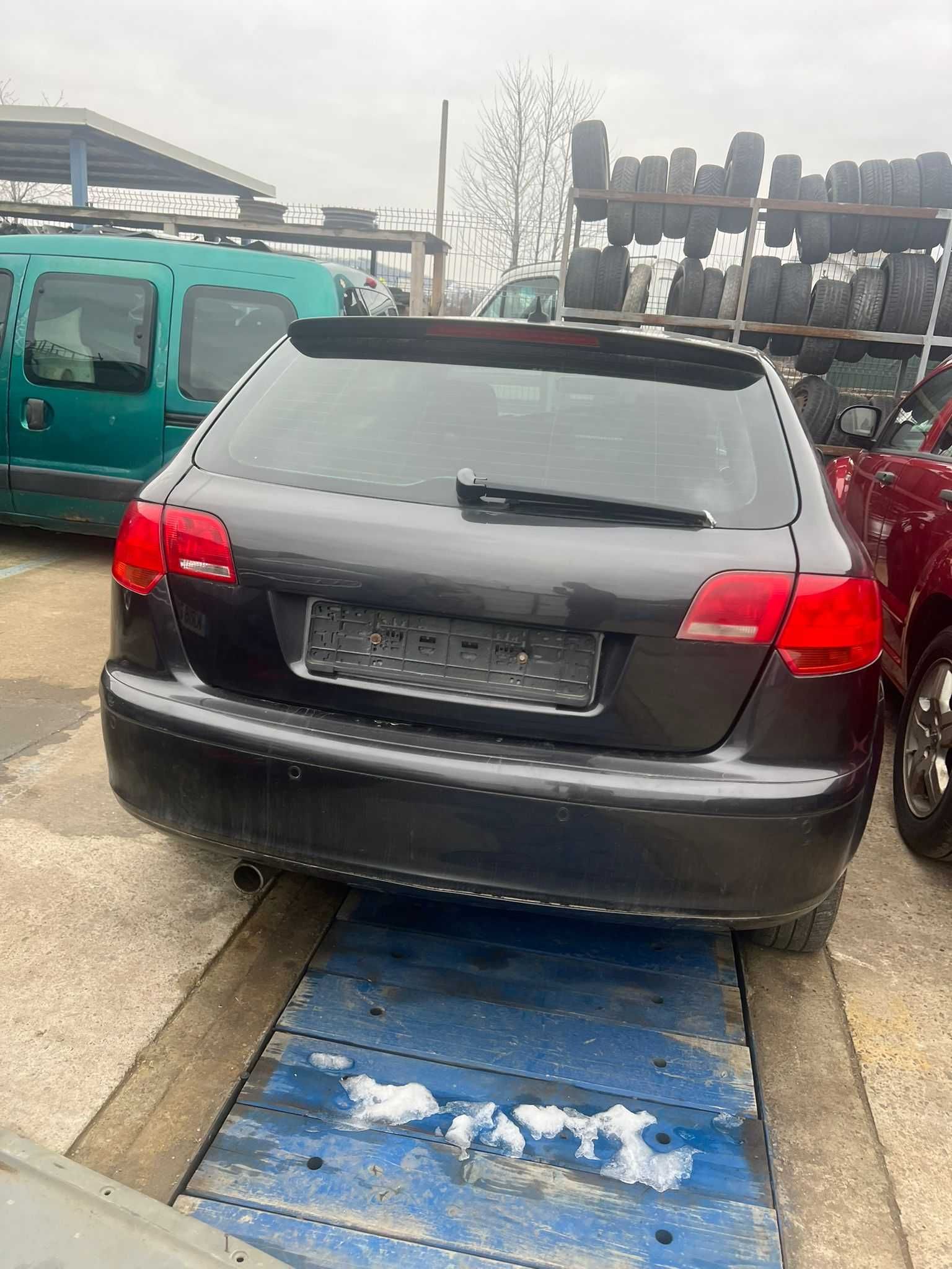 Dezmembrez Audi A3 8P 2007 motor 1.6 BLF