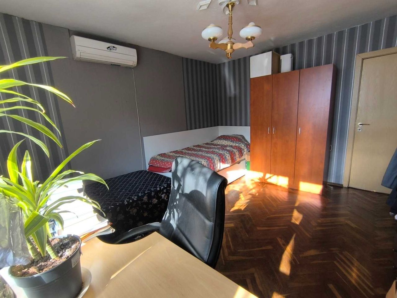 Продава се Къща в София, Център - 180 кв.м за 917 €/кв.м - Снимка #2