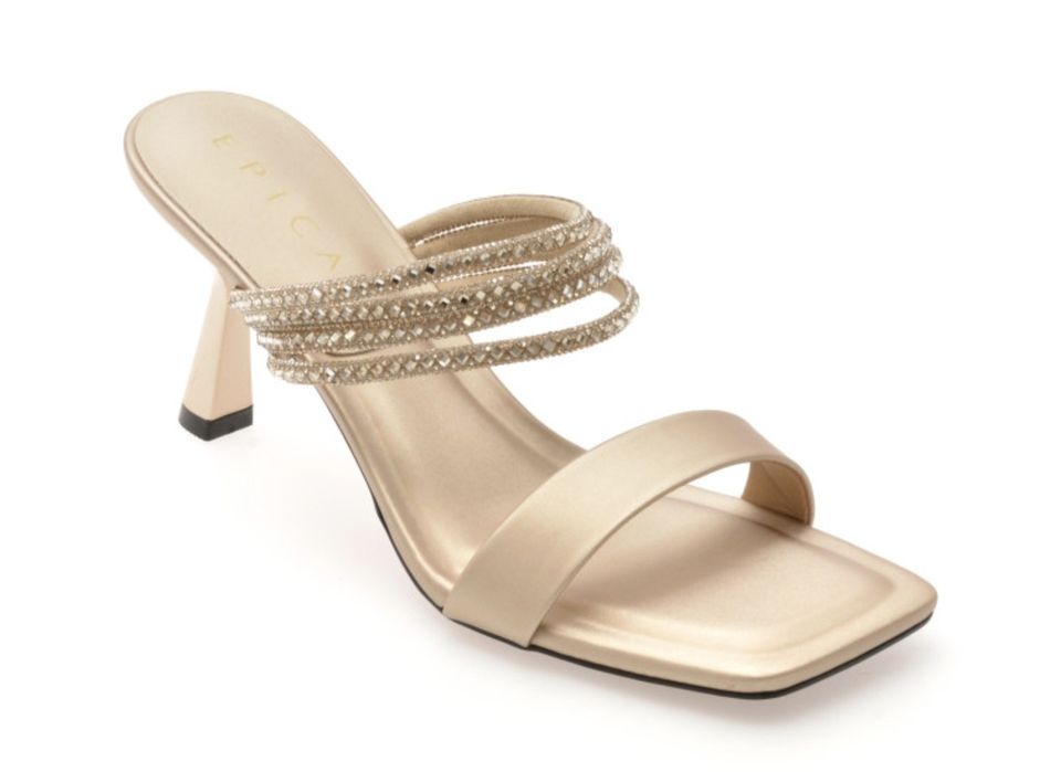 Papuci eleganti,Epica.