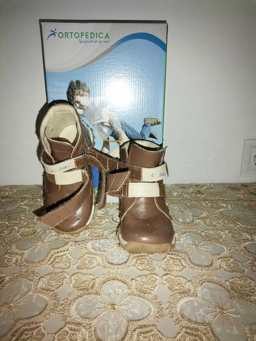 Ghetute ortopedice tip Abby din piele naturala