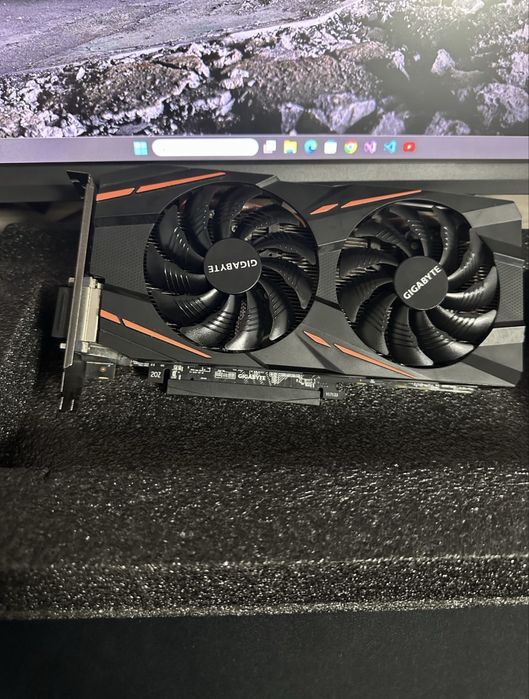 Vand placa Amd RX 580 // 8GB // 256bits G1 Gaming Gigabyte