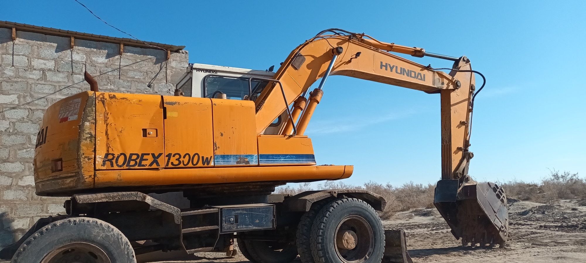Xyundai Екскаватур 1300 сотилади холати ало