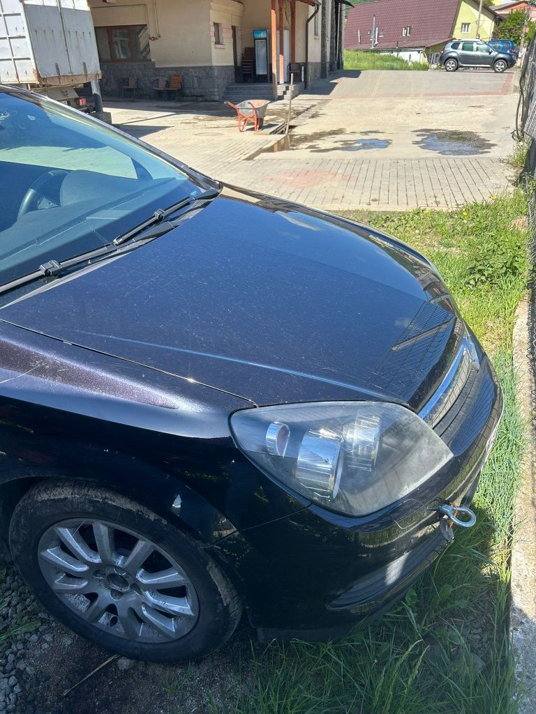 Opel Astra GT avariat