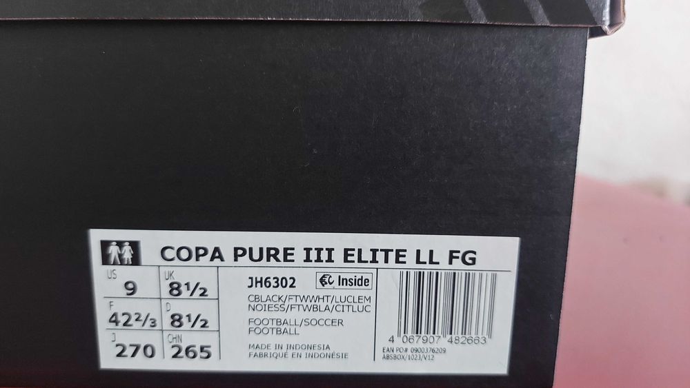 Футболни обувки adidas