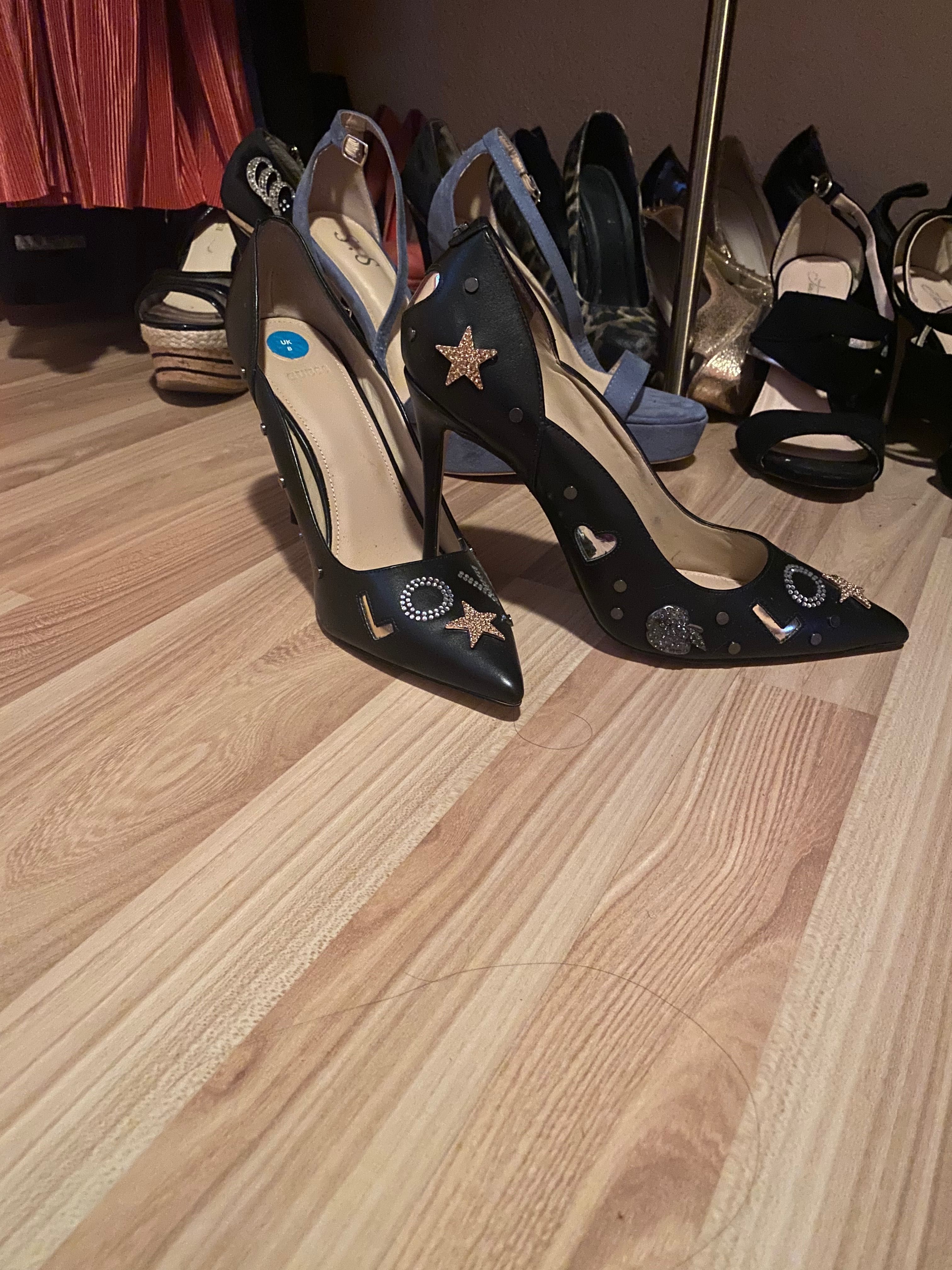 Дамски обувки на Guess
