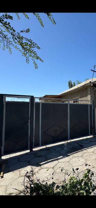 Продам ворота 3на 2 с калиткой 75 см