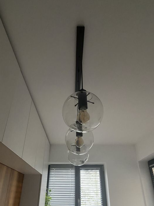 Lustra u 3 globuri de sticla