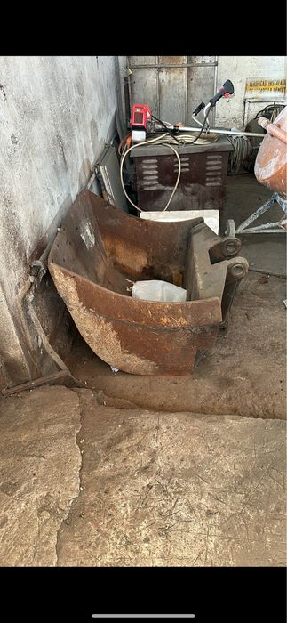 Vand 2 cupe de buldoexcavator 30 cm si 90