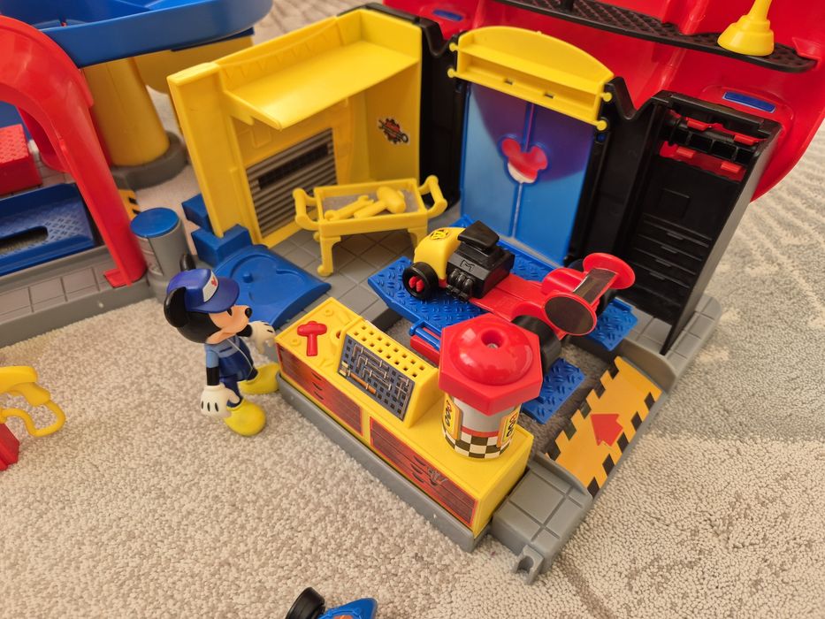 Гаражът на Мики Маус iMC Toys