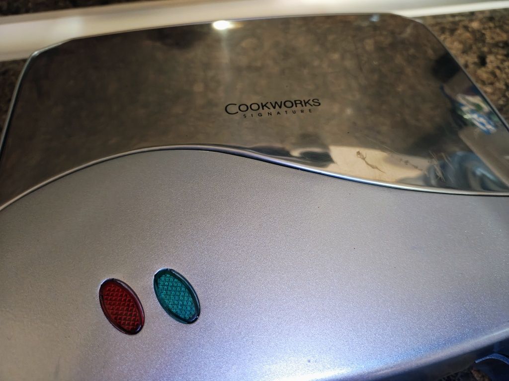 Продавам тостер Cookworks