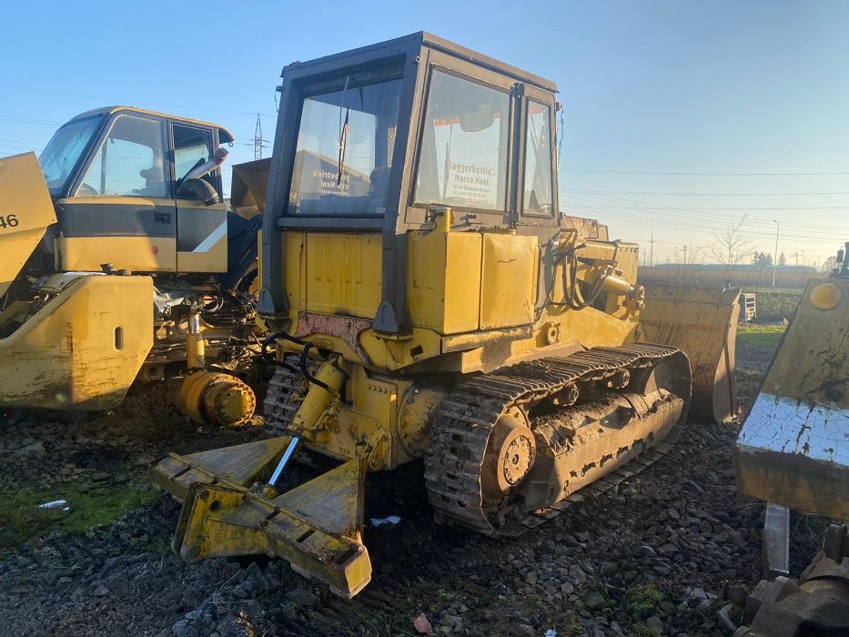 Dezmembrez Buldozer Hanomag motor , pompa, cale de rulare , transmisie