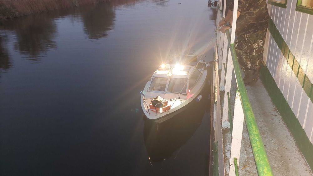 Ambarcațiune semicabinată cu motor Tohatsu 115 Cp nou, în garanție