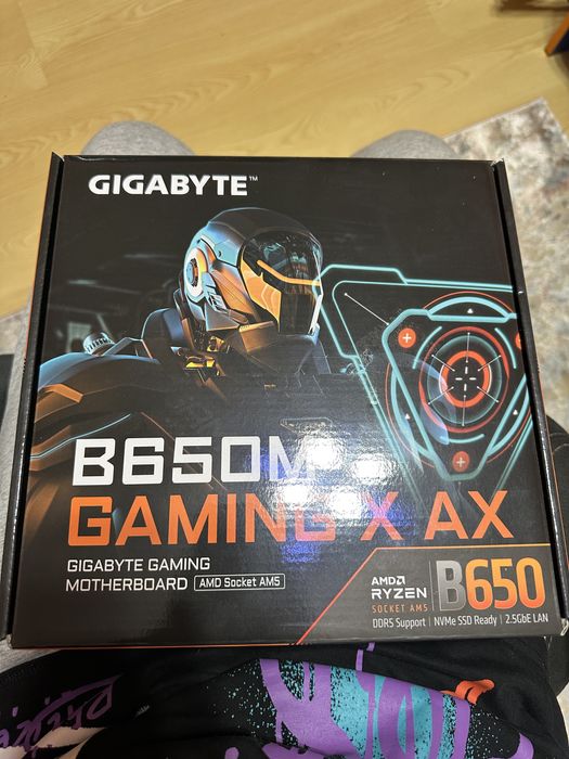 Vând placă de bază GIGABYTE B650M Gaming X AX