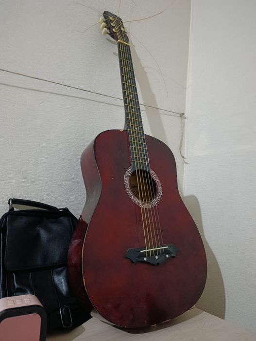 Гитара продоётся  6 струны