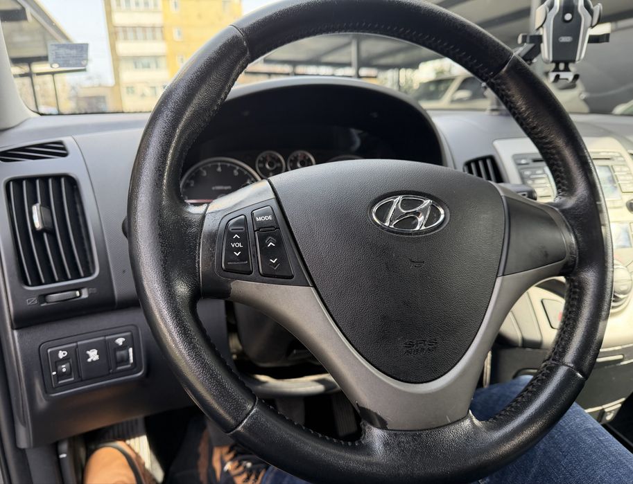 Hyundai i30 1.6 бензин