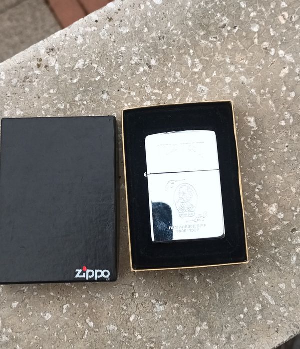 Bricheta Zippo în cutia originala