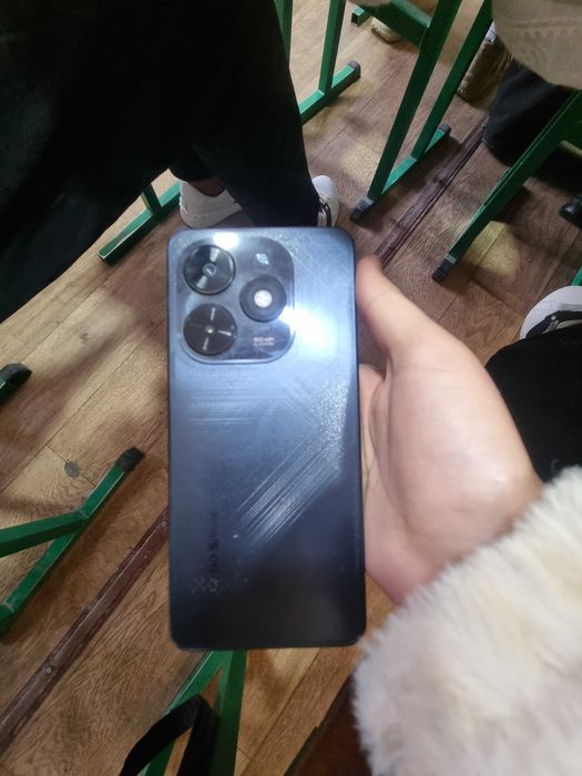 Tecno spark 20 c holati yaxshi karopkalari bor narxini kelshamiz