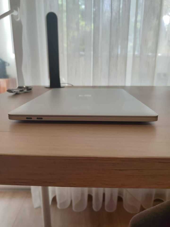 MacBook Pro 2022 13" M2, 256 GB SSD, 8 GB RAM