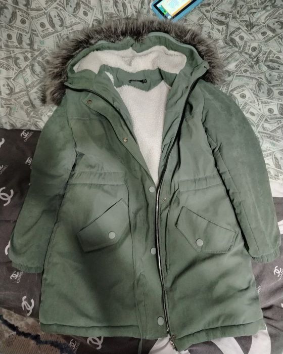 Продам парку в идеальном состоянии