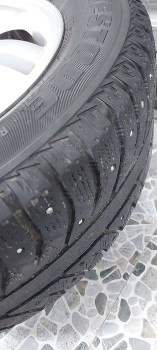 Hyundai Tucson сака диски с зимними шиповыми шинами