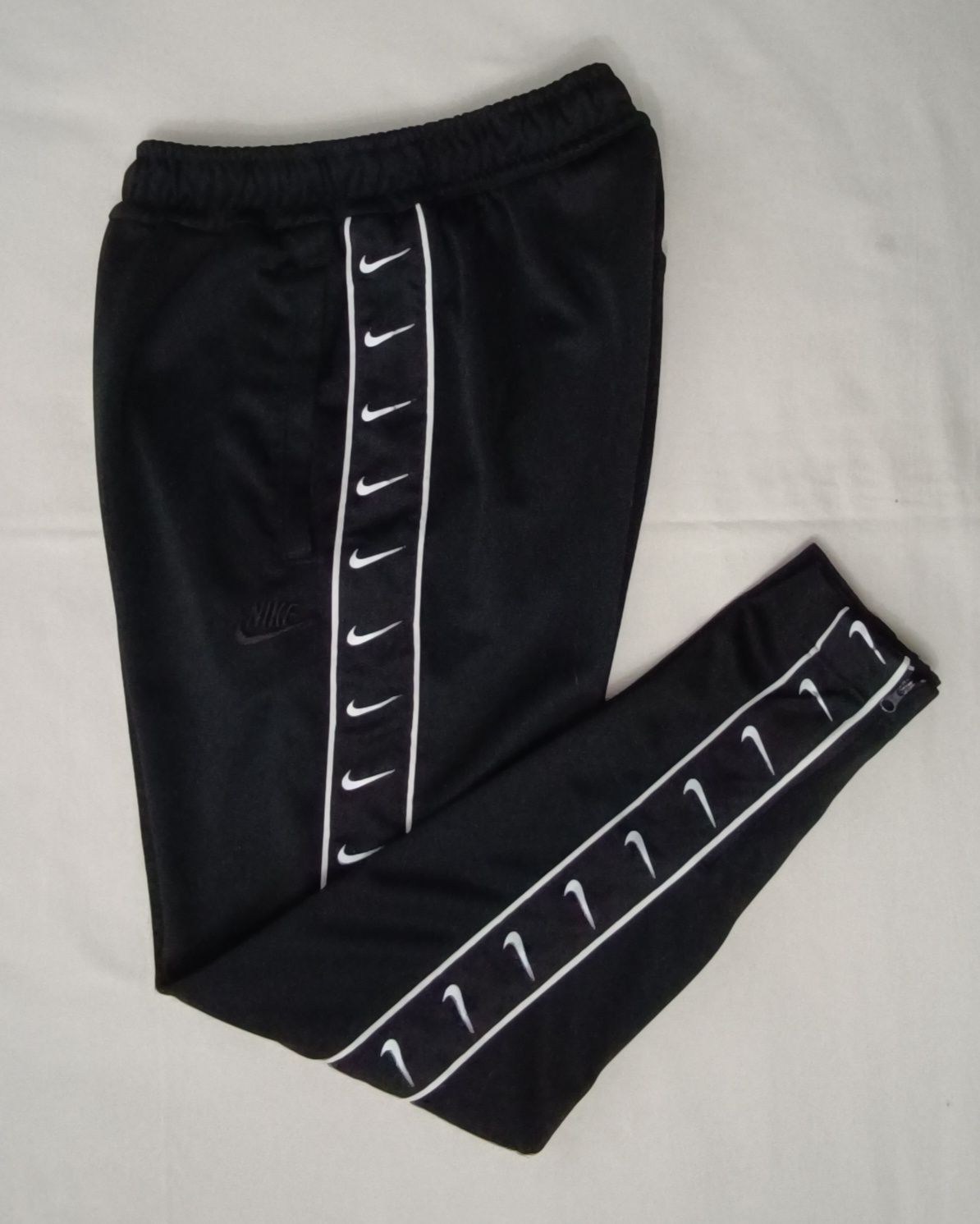 Nike Sportswear Repeat Pants оригинално долнище S Найк спорт долница